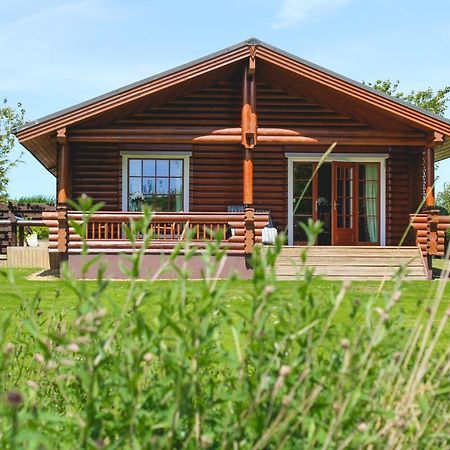 Tomatin - Luxury Two Bedroom Log Cabin With Hot Tub Berwick Upon Tweed Екстер'єр фото