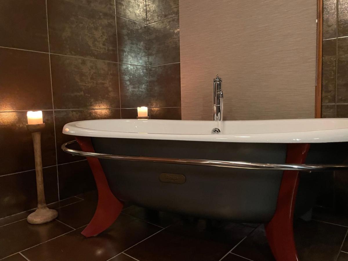 Tomatin - Luxury Two Bedroom Log Cabin With Hot Tub Berwick Upon Tweed Екстер'єр фото