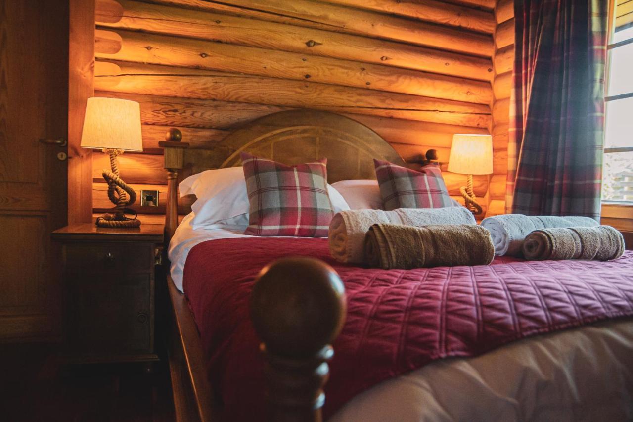 Tomatin - Luxury Two Bedroom Log Cabin With Hot Tub Berwick Upon Tweed Екстер'єр фото