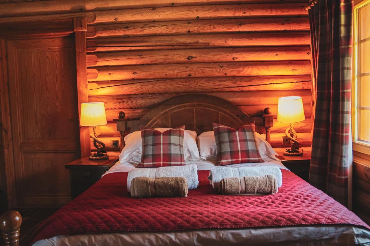Tomatin - Luxury Two Bedroom Log Cabin With Hot Tub Berwick Upon Tweed Екстер'єр фото