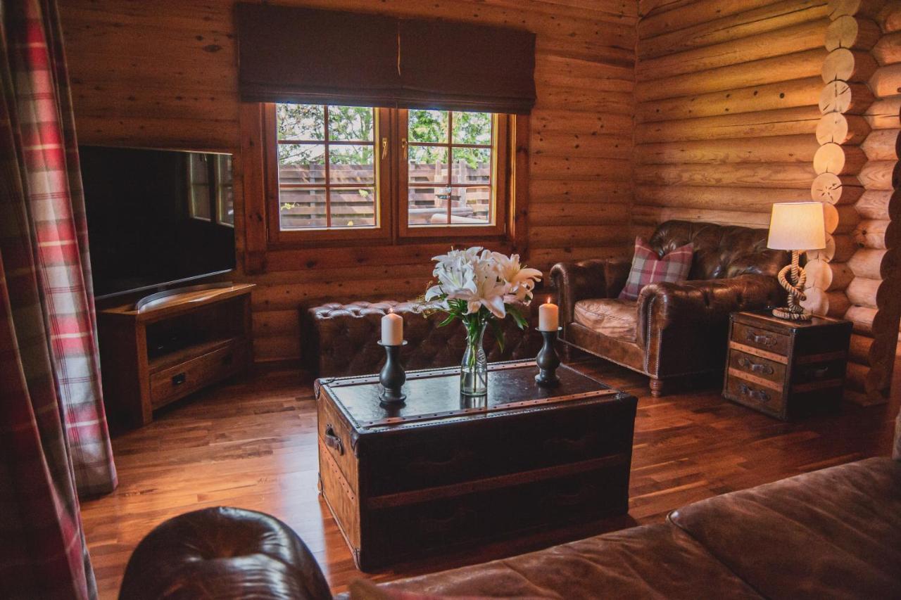 Tomatin - Luxury Two Bedroom Log Cabin With Hot Tub Berwick Upon Tweed Екстер'єр фото