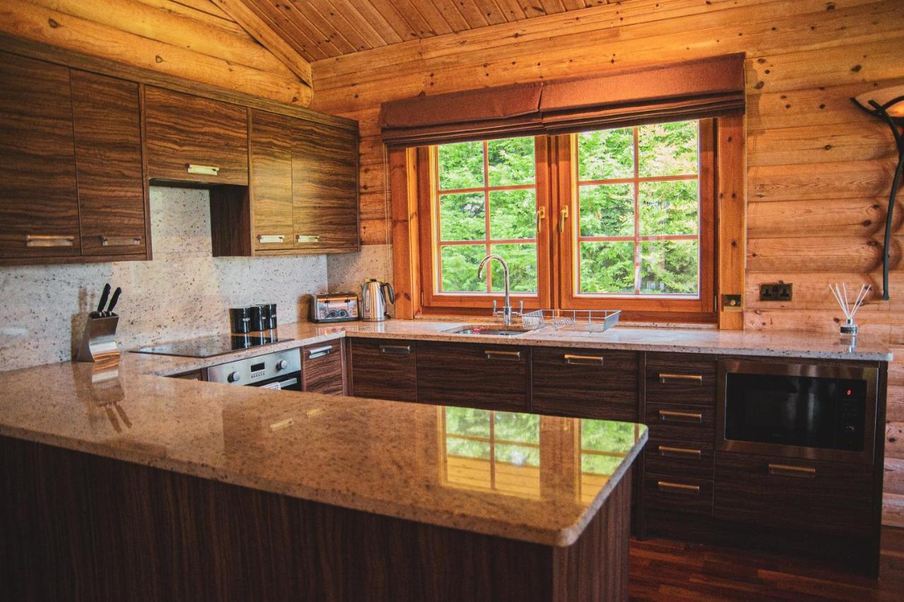 Tomatin - Luxury Two Bedroom Log Cabin With Hot Tub Berwick Upon Tweed Екстер'єр фото