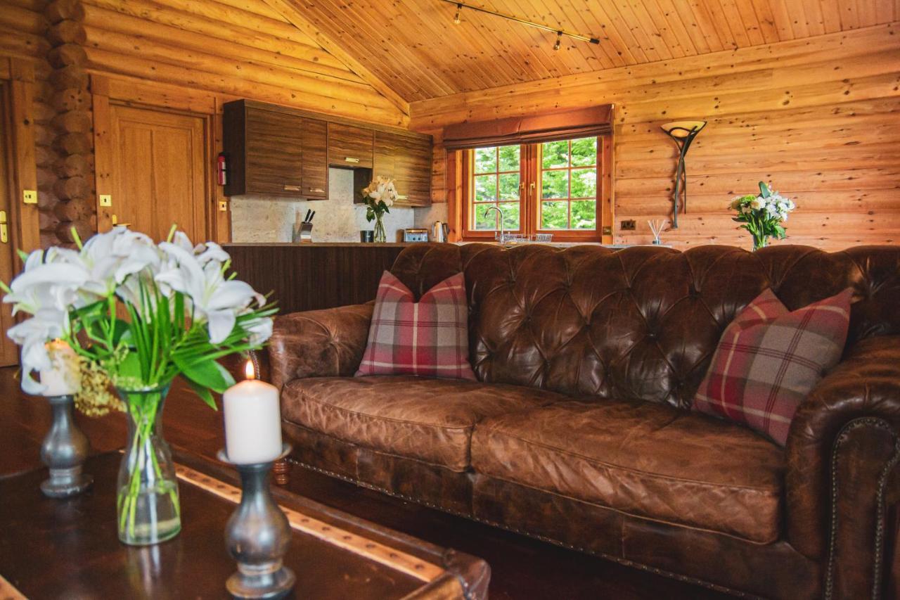 Tomatin - Luxury Two Bedroom Log Cabin With Hot Tub Berwick Upon Tweed Екстер'єр фото
